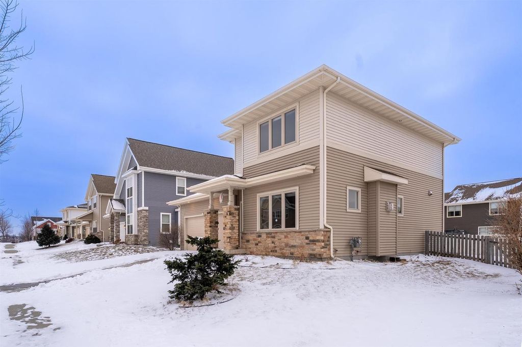 Photo of 9913 Autumn Breeze ROAD, Middleton, WI 53562 (MLS # 2015884)