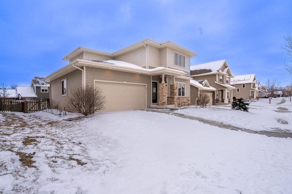 Photo of 9913 Autumn Breeze ROAD, Middleton, WI 53562 (MLS # 2015884)