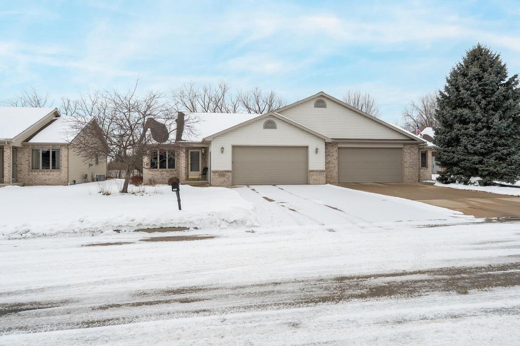 Photo of 1579 Pond View DRIVE, Neenah, WI 54956 (MLS # 50320643)