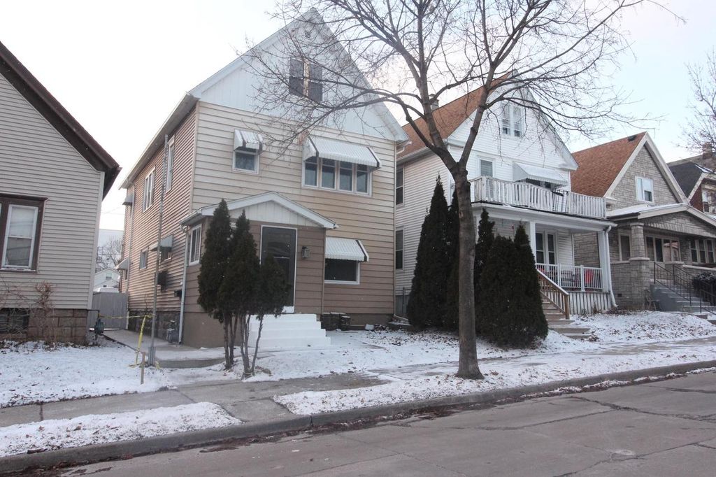 Photo of 2431 S 9th PLACE #2431A, Milwaukee, WI 53215 (MLS # 1945940)