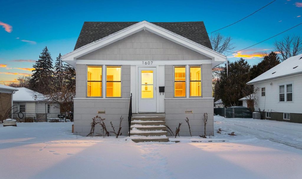 Photo of 1607 Farlin AVENUE, Green Bay, WI 54302 (MLS # 50319474)