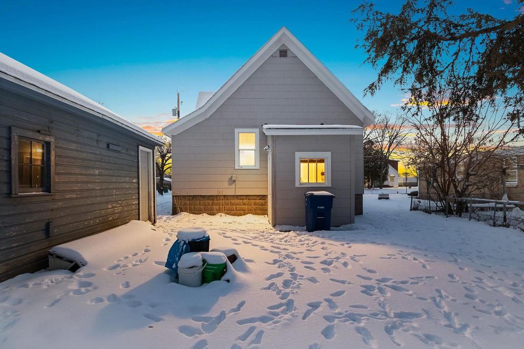 Photo of 1607 Farlin AVENUE, Green Bay, WI 54302 (MLS # 50319474)