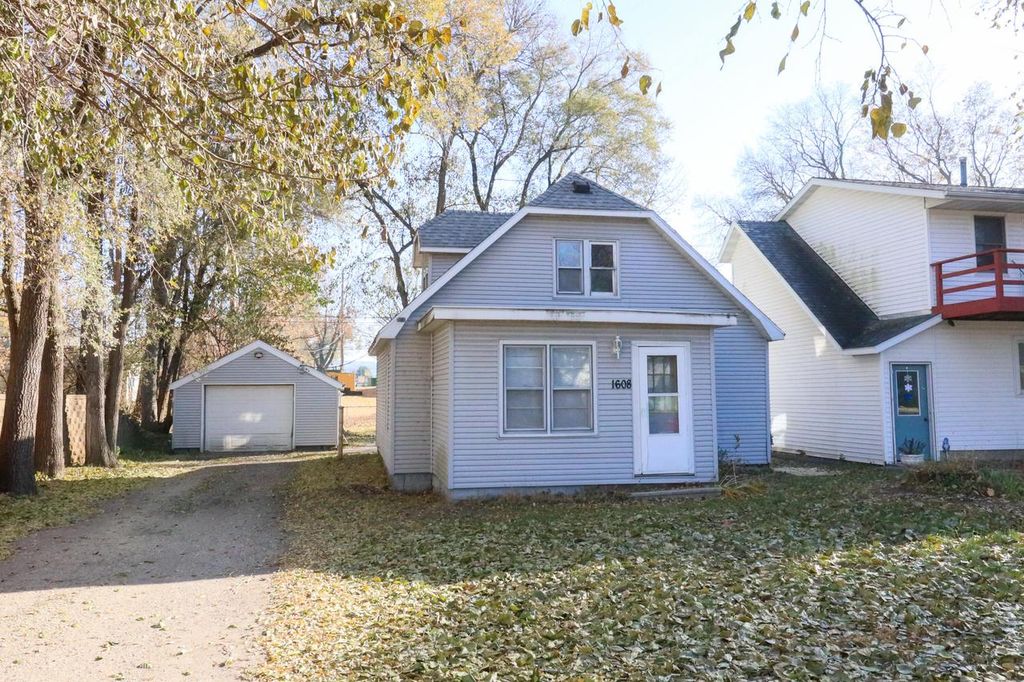 Photo of 1608 Caroline STREET, La Crosse, WI 54603 (MLS # 1943910)