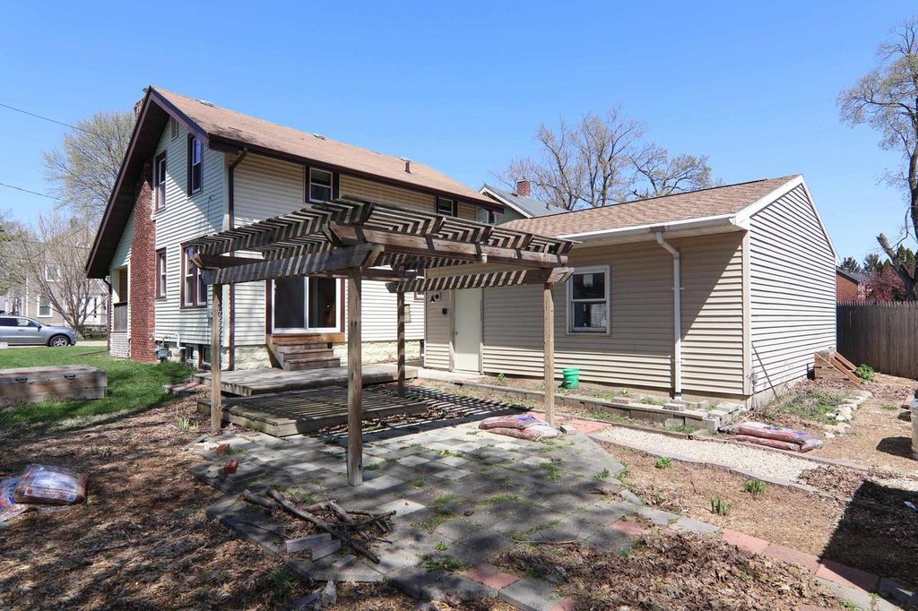 Photo of 936 Walker STREET, Janesville, WI 53545 (MLS # 2021393)