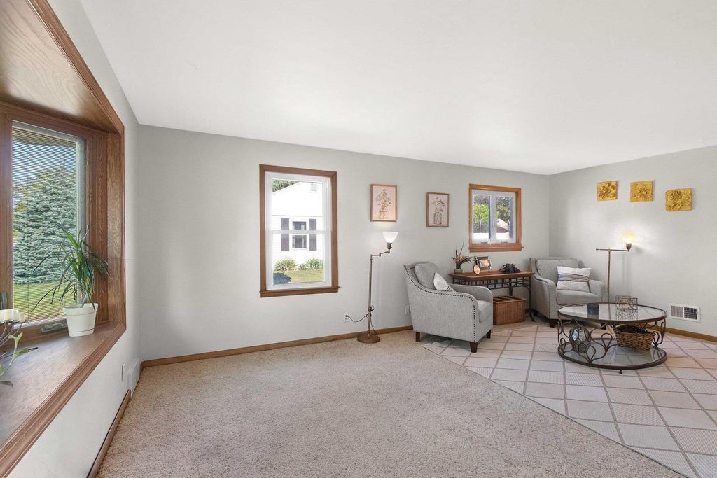 Photo of 1926 Hillview DRIVE, Green Bay, WI 54202 (MLS # 50329930)