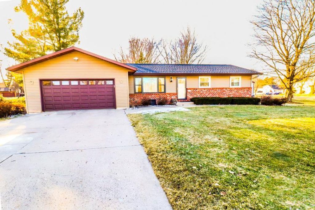 Photo of 528 N Hume AVENUE, Marshfield, WI 54449 (MLS # 22600962)