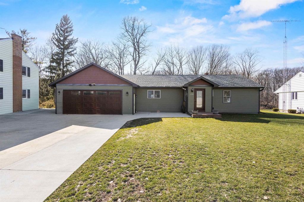 Photo of 4726 Hessel COURT, Manitowoc, WI 54220 (MLS # 50323442)