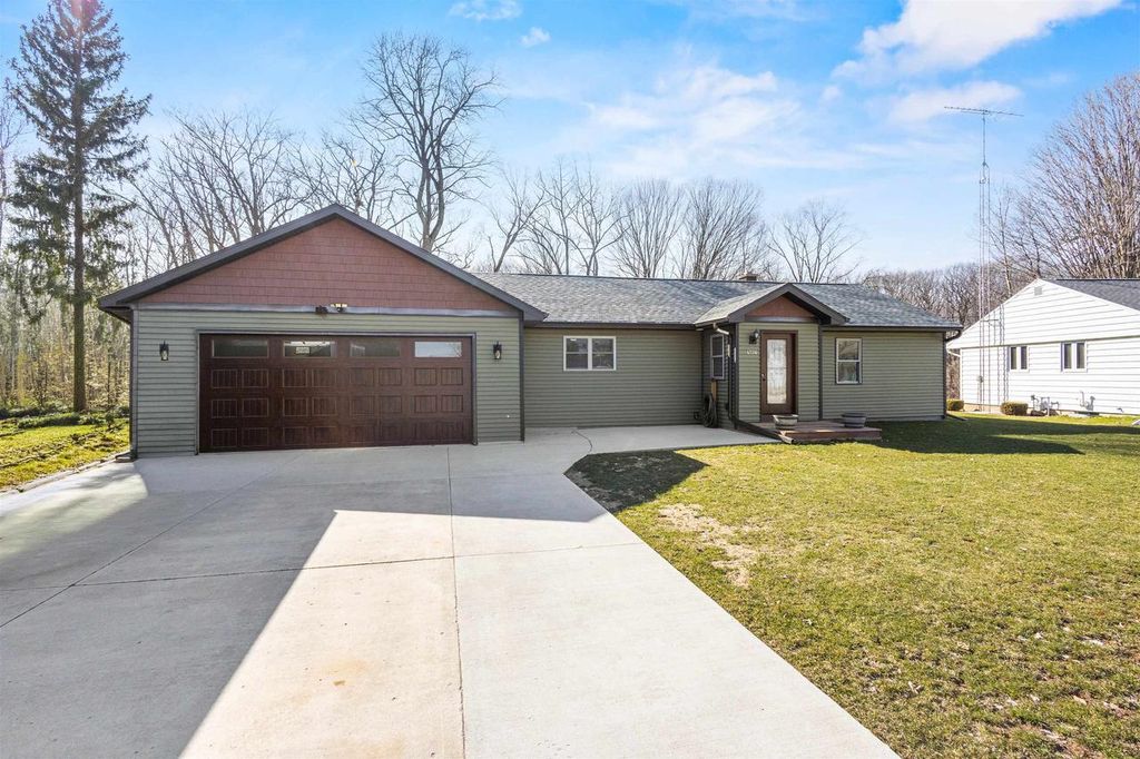 Photo of 4726 Hessel COURT, Manitowoc, WI 54220 (MLS # 50323442)