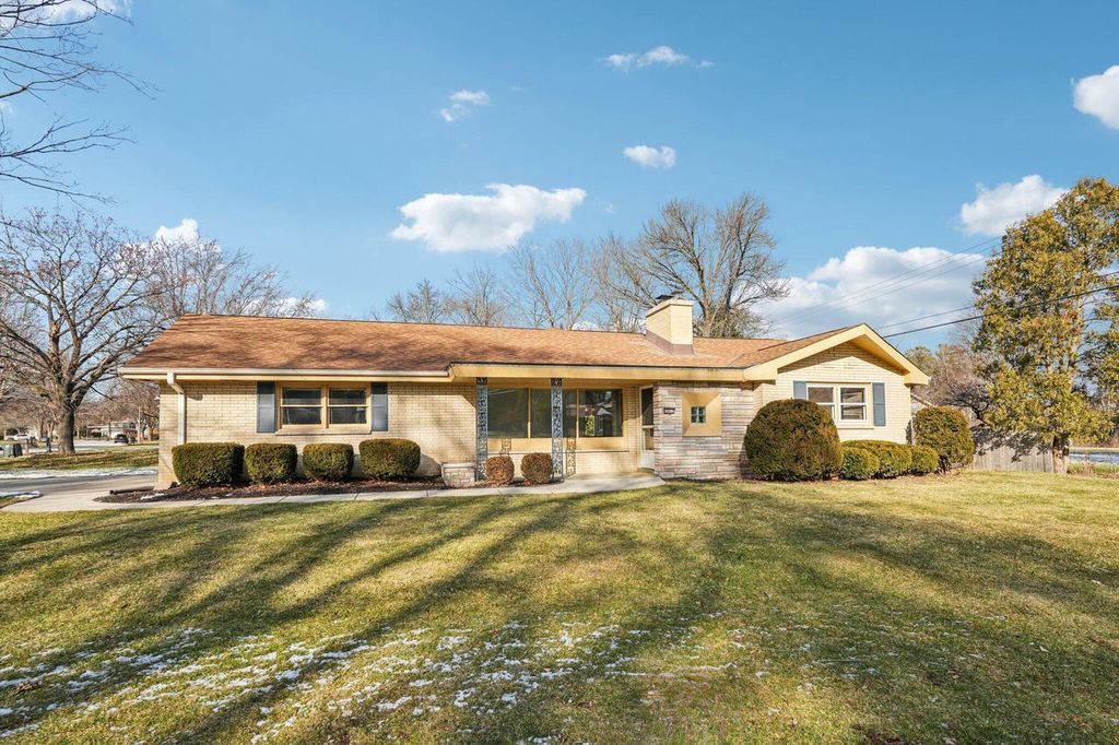 Photo of 10322 W Concordia AVENUE, Wauwatosa, WI 53222 (MLS # 1947670)