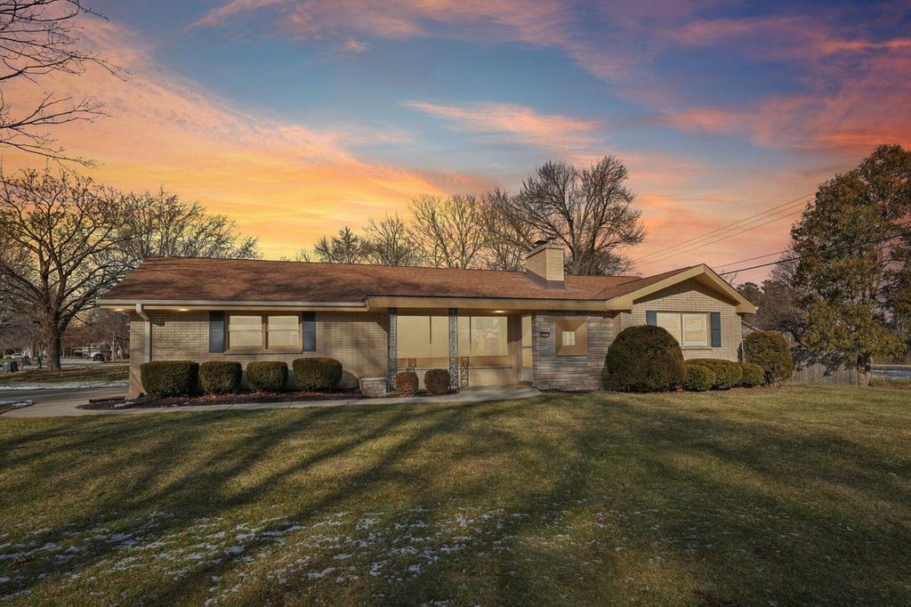 Photo of 10322 W Concordia AVENUE, Wauwatosa, WI 53222 (MLS # 1947670)