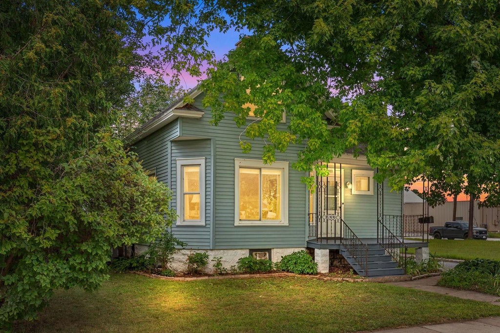 Photo of 833 Jefferson STREET, Oshkosh, WI 54901 (MLS # 50330821)