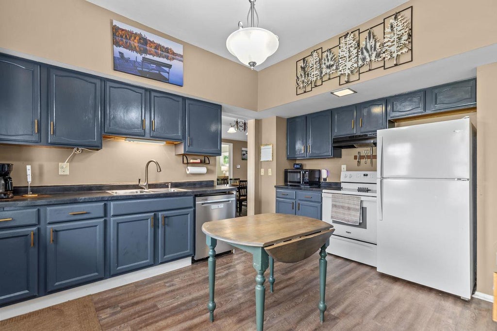 Photo of 833 Jefferson STREET, Oshkosh, WI 54901 (MLS # 50330821)
