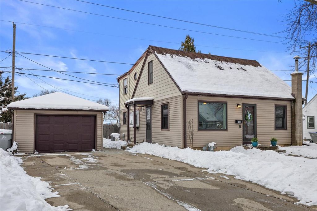 Photo of 3939 S 5th PLACE, Milwaukee, WI 53207 (MLS # 1944583)
