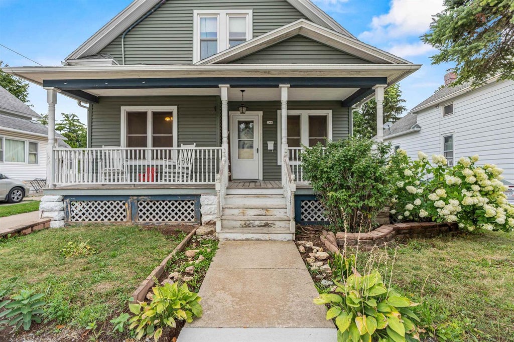 Photo of 246 W 16th AVENUE, Oshkosh, WI 54902 (MLS # 50331616)
