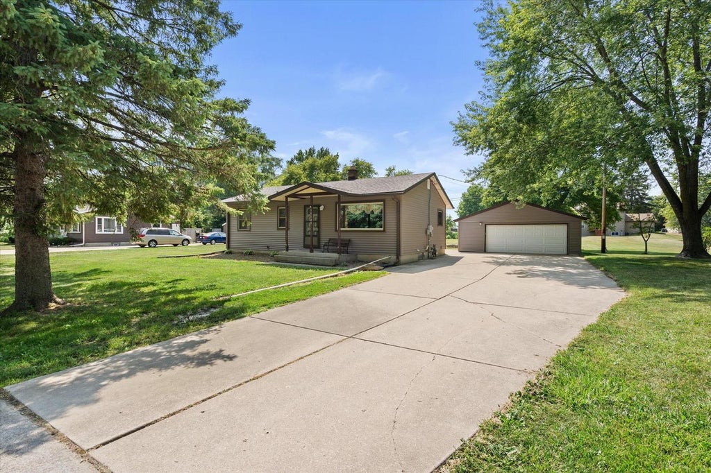 Photo of 10549 S 4th AVENUE, Oak Creek, WI 53154 (MLS # 1971953)