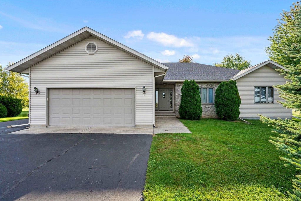 Photo of N1848 County U ROAD, Markesan, WI 53946 (MLS # 2033943)