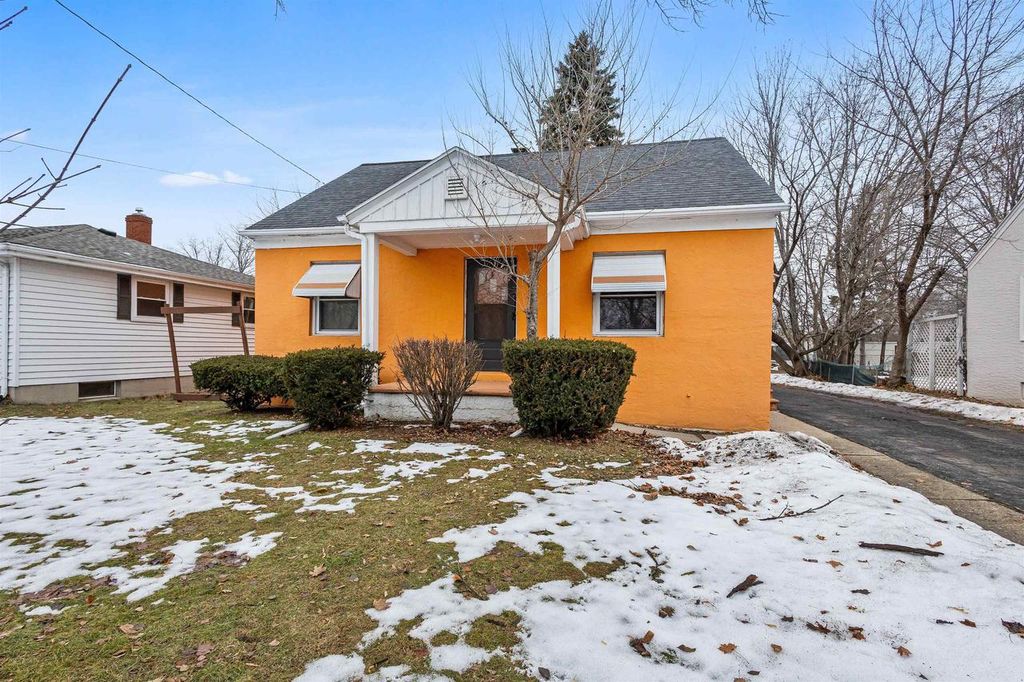 Photo of 1463 Eastman AVENUE, Green Bay, WI 54302 (MLS # 50319905)