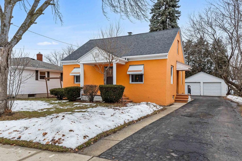 Photo of 1463 Eastman AVENUE, Green Bay, WI 54302 (MLS # 50319905)