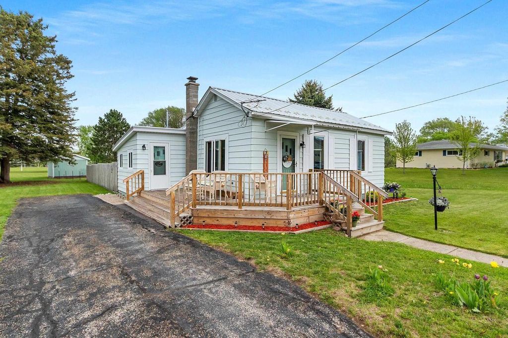 Photo of 1022 McDonald STREET, Oconto, WI 54153 (MLS # 50325812)
