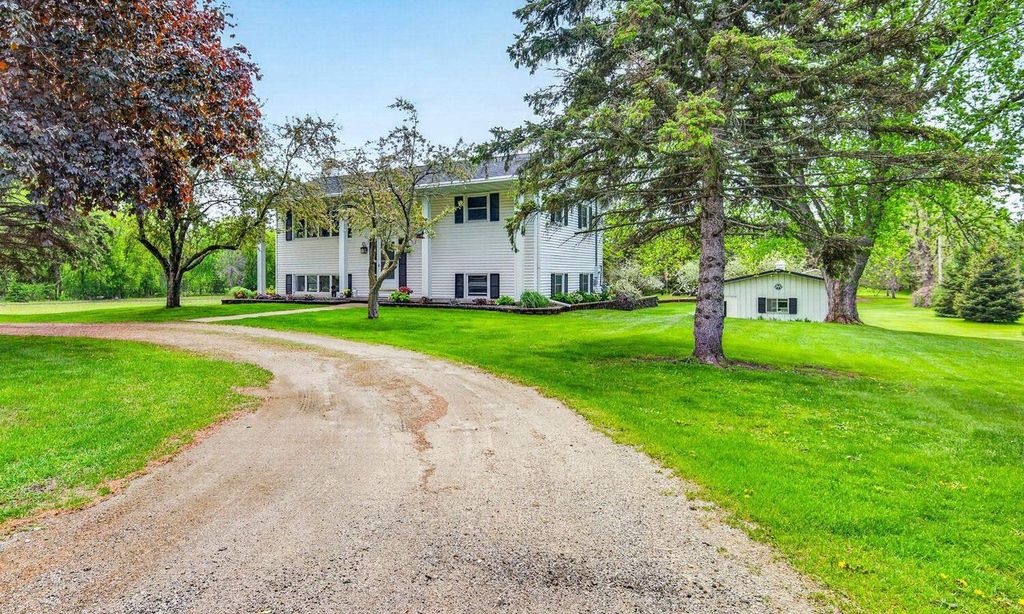 Photo of 1858 Oakridge ROAD, Neenah, WI 54956 (MLS # 50326795)