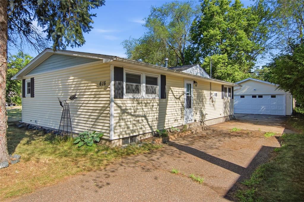 Photo of 616 Truax BOULEVARD, Eau Claire, WI 54703 (MLS # 1604241)