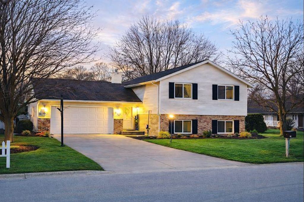 Photo of 828 Pleasant WAY, Seymour, WI 54165 (MLS # 50320354)