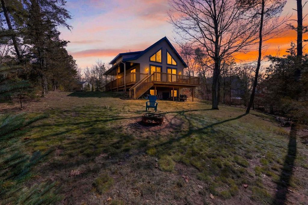 Photo of W8510 Lake Point COURT, Oxford, WI 53952 (MLS # 2020402)