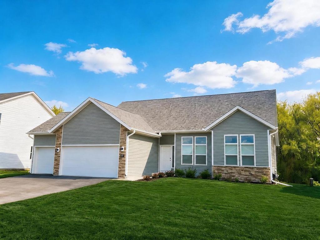 Photo of 611 E Maple Beach DRIVE, Edgerton, WI 53534 (MLS # 2022662)