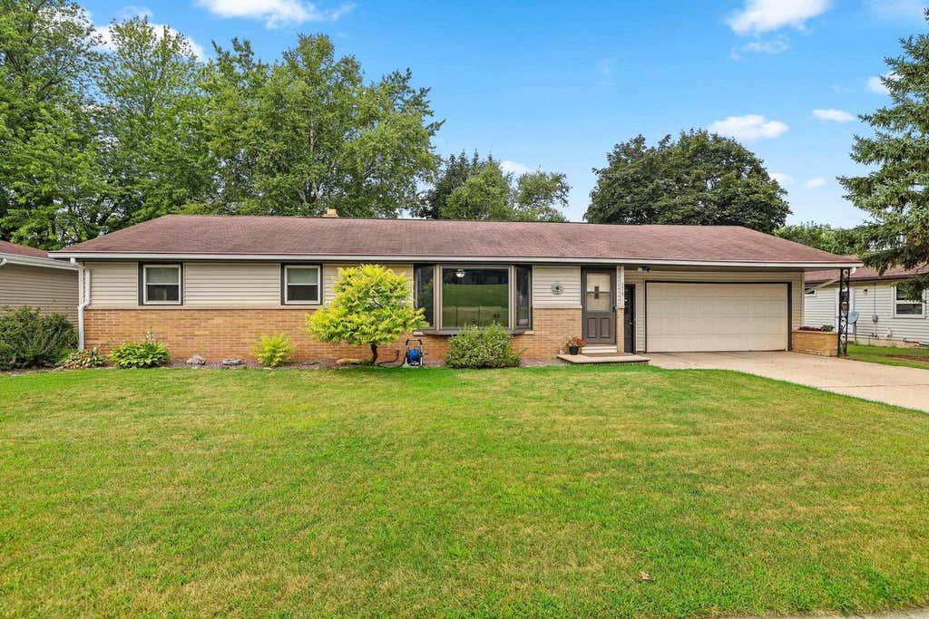 Photo of 374 Skyline BOULEVARD, Green Bay, WI 54302 (MLS # 50331021)