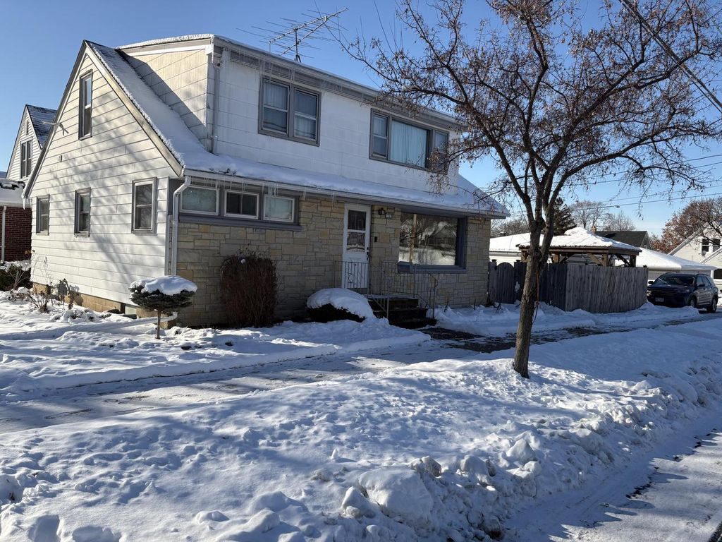 Photo of 1707 W Wilbur AVENUE, Milwaukee, WI 53221 (MLS # 1945165)