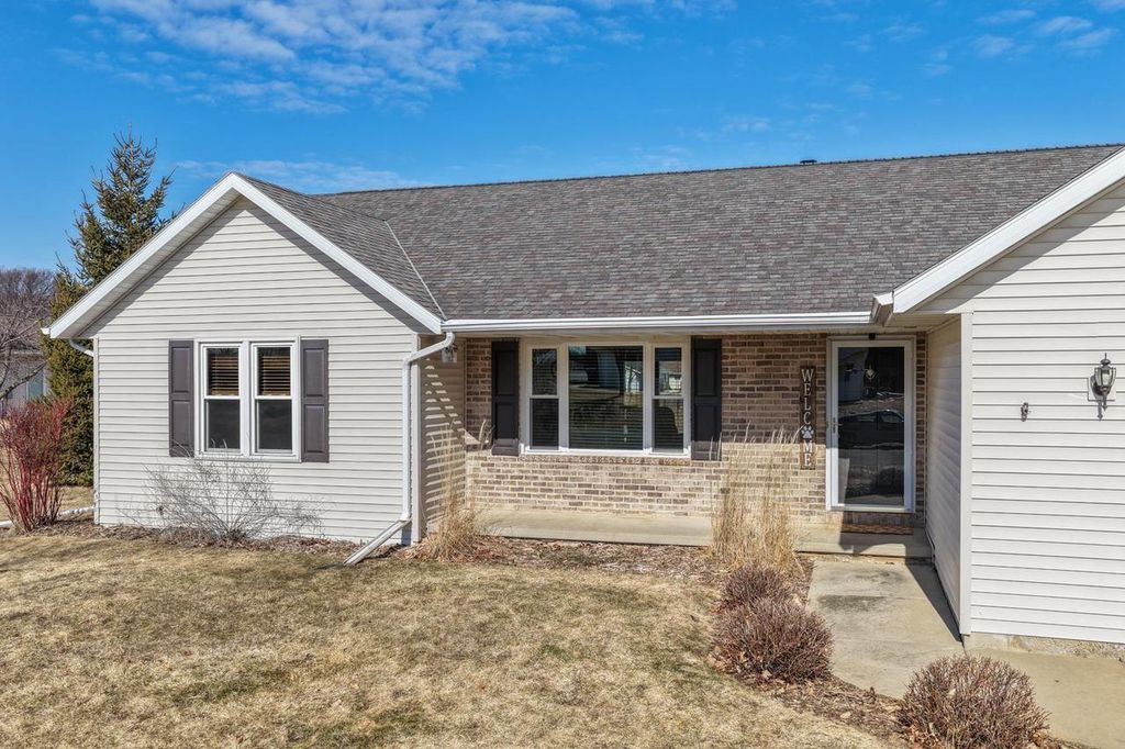 Photo of 2028 Couples COURT, New Franken, WI 54229 (MLS # 50321865)