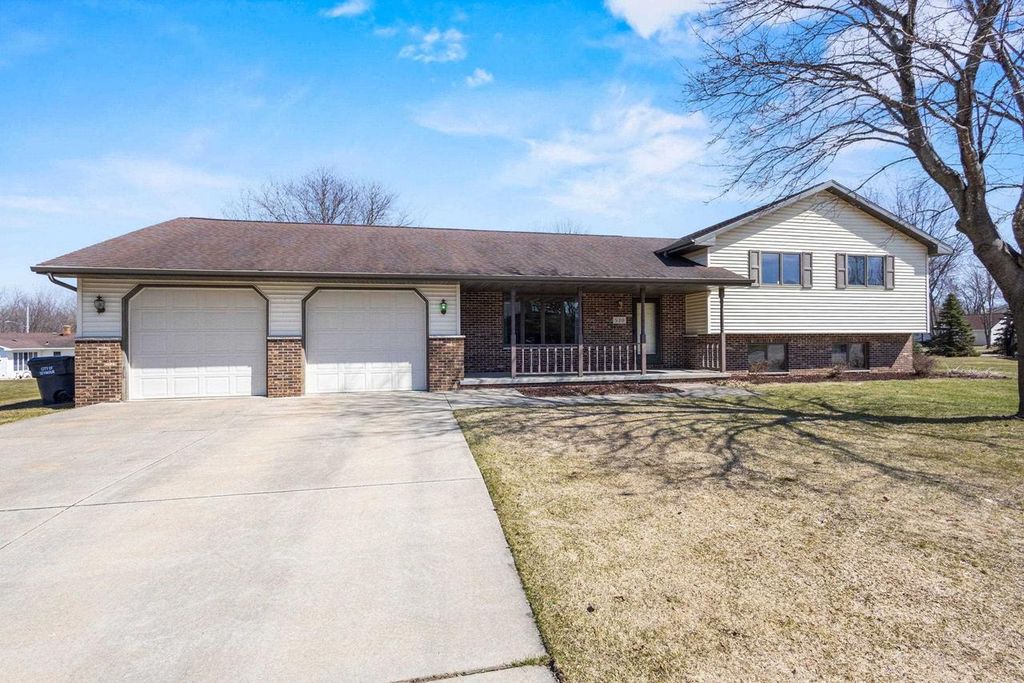 Photo of 520 Keune STREET, Seymour, WI 54165 (MLS # 50323354)