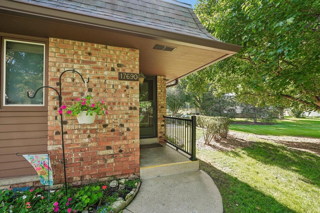 Photo of 17690 Nassau DRIVE, Brookfield, WI 53045 (MLS # 1978952)