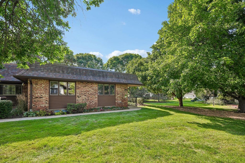 Photo of 17690 Nassau DRIVE, Brookfield, WI 53045 (MLS # 1978952)