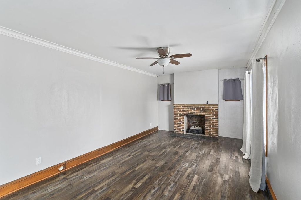 Photo of 914 W Brewster STREET, Appleton, WI 54914 (MLS # 50321812)