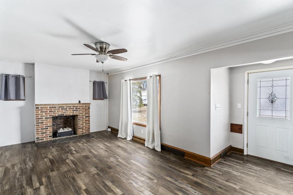 Photo of 914 W Brewster STREET, Appleton, WI 54914 (MLS # 50321812)