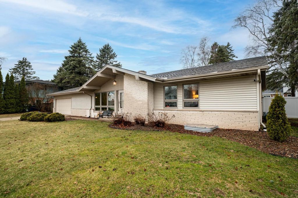 Photo of 955 W Whitefish ROAD, Port Washington, WI 53074 (MLS # 1955752)
