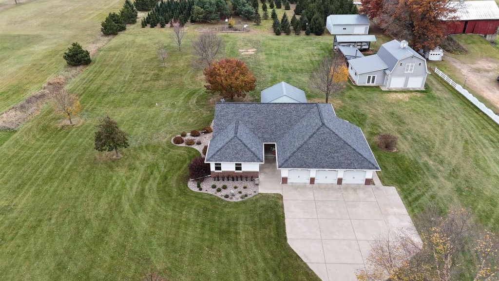 Photo of E7555 Ostrander ROAD, New London, WI 54961 (MLS # 50318573)