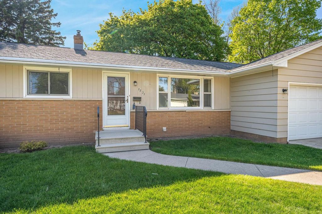 Photo of 2721 N Viola STREET, Appleton, WI 54911 (MLS # 50325601)