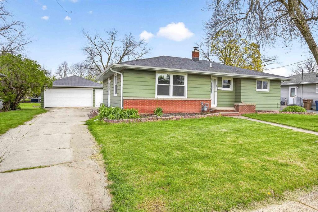 Photo of 946 4th STREET, Menasha, WI 54952 (MLS # 50325211)