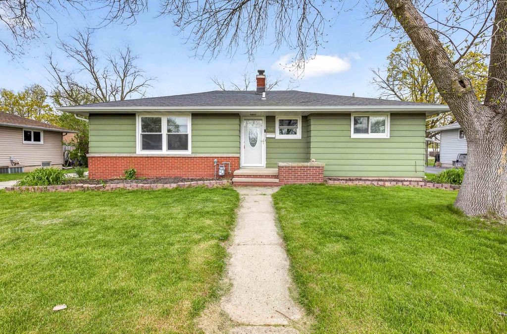 Photo of 946 4th STREET, Menasha, WI 54952 (MLS # 50325211)