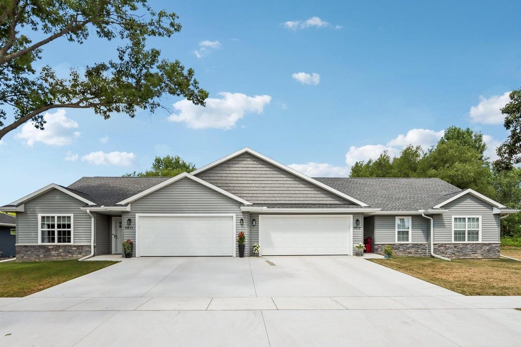 Photo of 3811 Avery LANE, Janesville, WI 53546 (MLS # 2029281)