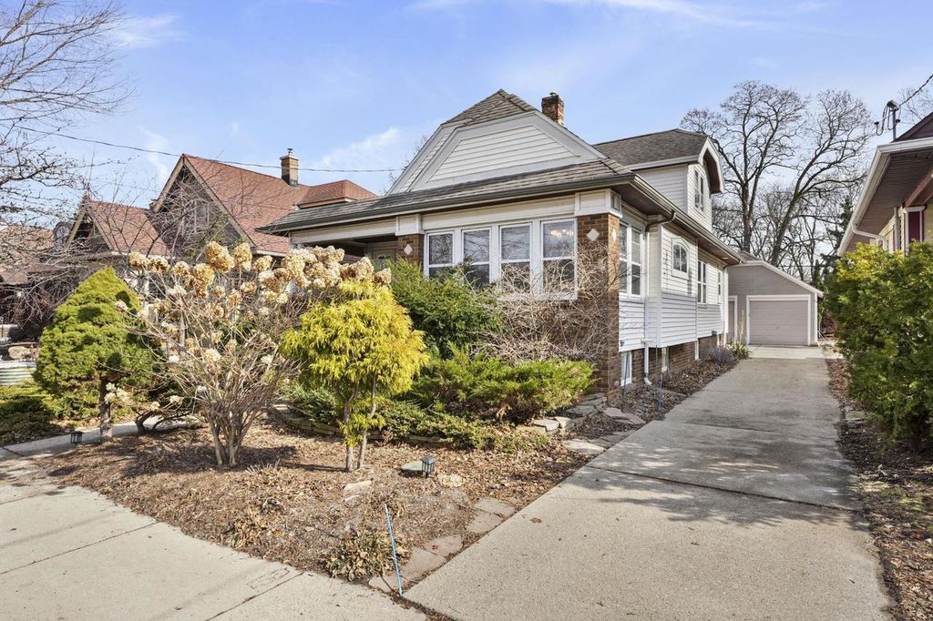 Photo of 1433 Spaight STREET, Madison, WI 53703 (MLS # 2017933)