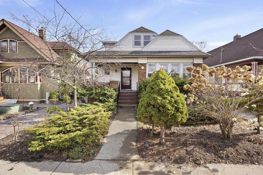 Photo of 1433 Spaight STREET, Madison, WI 53703 (MLS # 2017933)