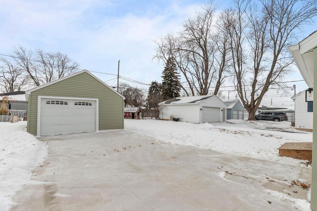 Photo of 136 W Cecil STREET, Neenah, WI 54956 (MLS # 50320977)
