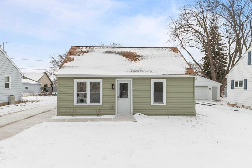 Photo of 136 W Cecil STREET, Neenah, WI 54956 (MLS # 50320977)