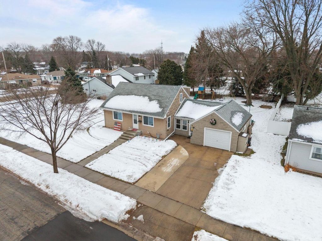 Photo of 929 Harding STREET, Menasha, WI 54952 (MLS # 50319432)