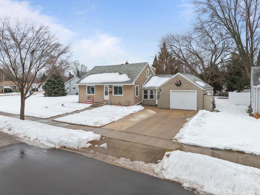 Photo of 929 Harding STREET, Menasha, WI 54952 (MLS # 50319432)