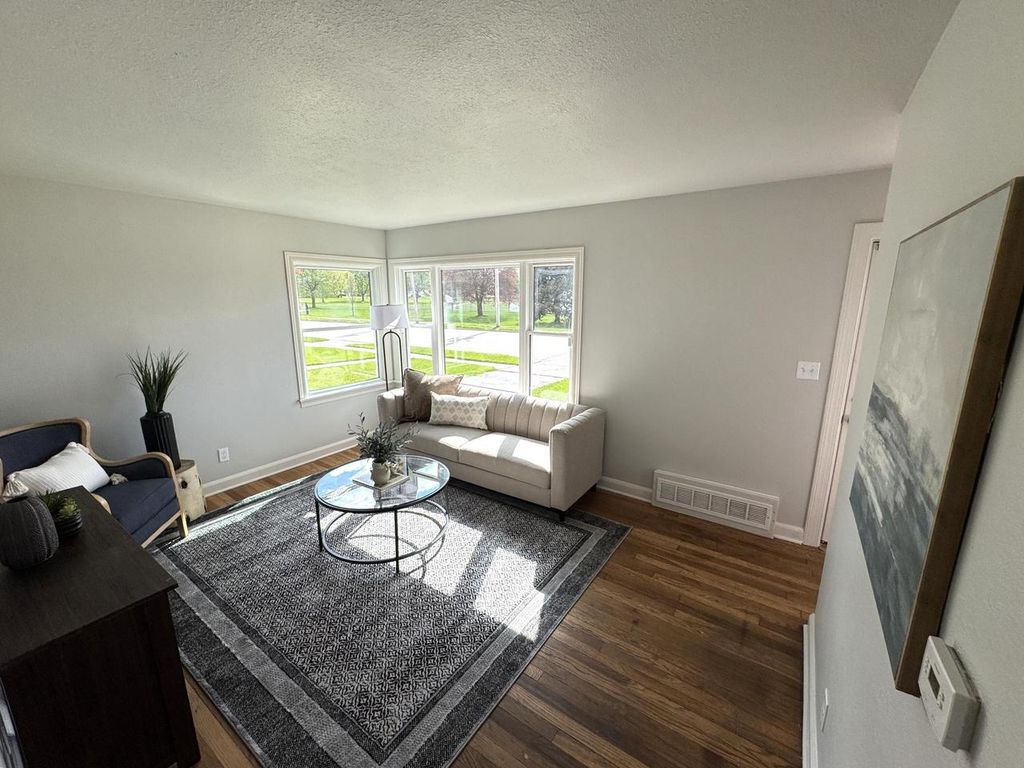 Photo of 173 Walton AVENUE, Waukesha, WI 53186 (MLS # 1960773)