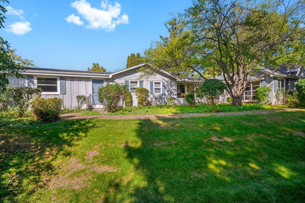 Photo of 9604 N Lake DRIVE, Bayside, WI 53217 (MLS # 1939862)